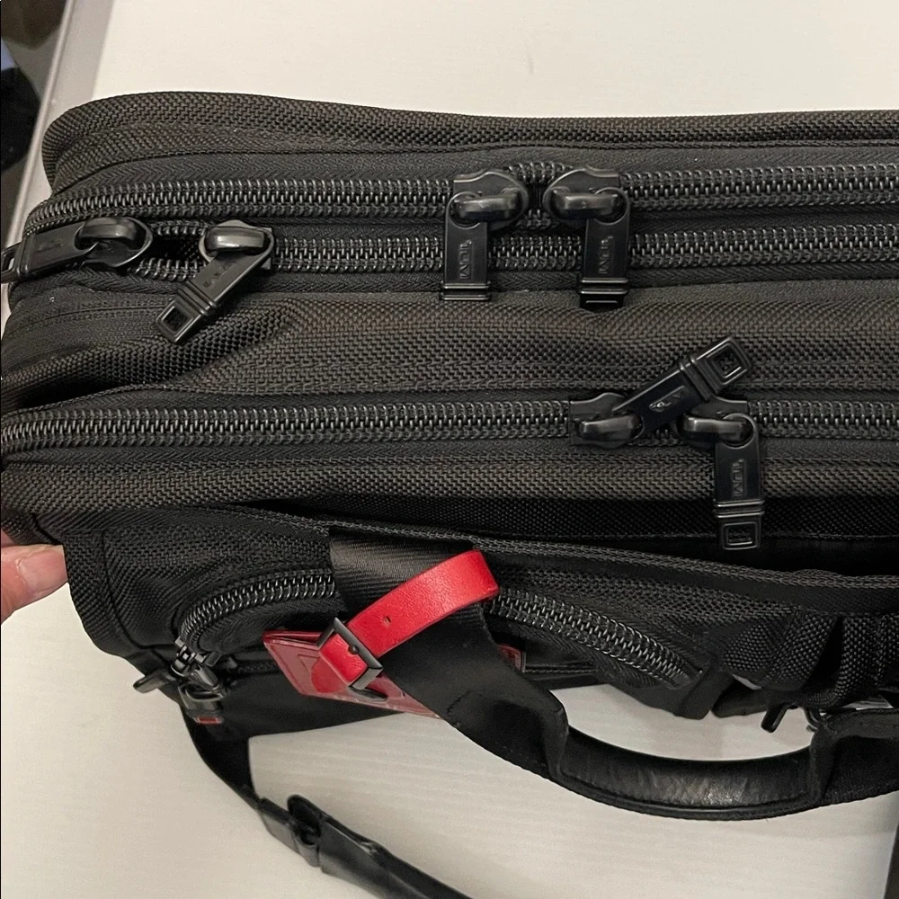 TUMI AlPHA EXPANDABLE LAP TOP BRIEFCASE TRAVEL BAG SIZE M